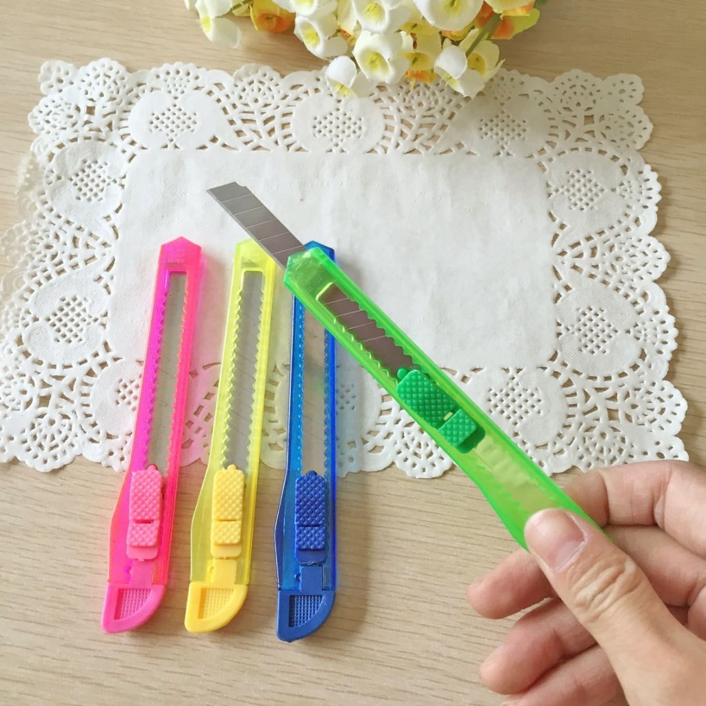 

Pisau Cutter Serbaguna / Pisau Cutter Besar - Pisau Cutter Besar 1lusin/12pcs