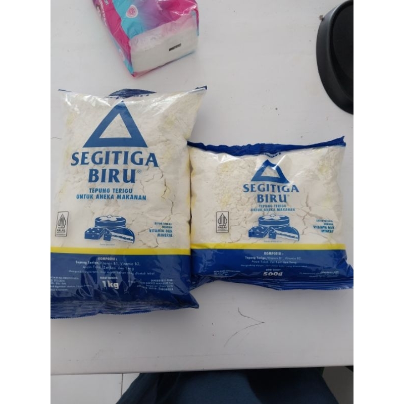 

Tepung terigu segitiga biru 1 kg