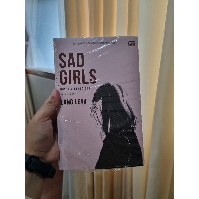novel Sad Girls - Lang Leav // gramedia semesta cuci gudang