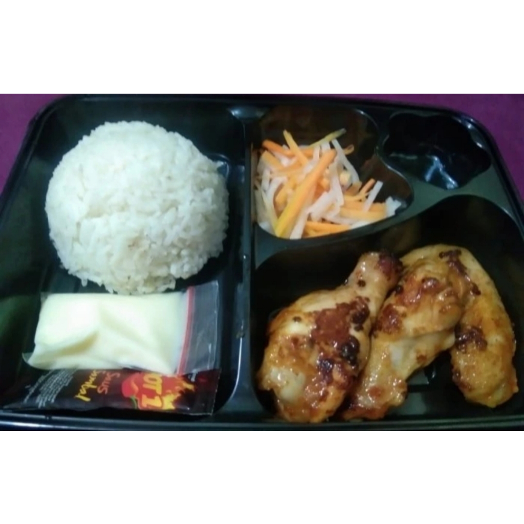 

Paket Nasi Spicy Chicken dengan Tokyo Salad