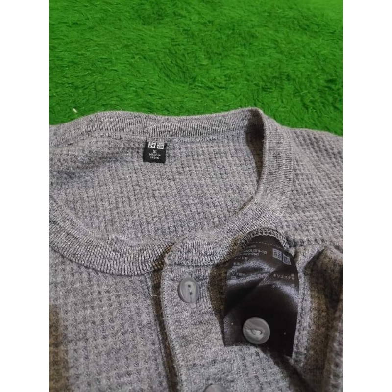 UNIQLO WAFFLE HENLEY NECK LONG SLEEVED T-SHIRT