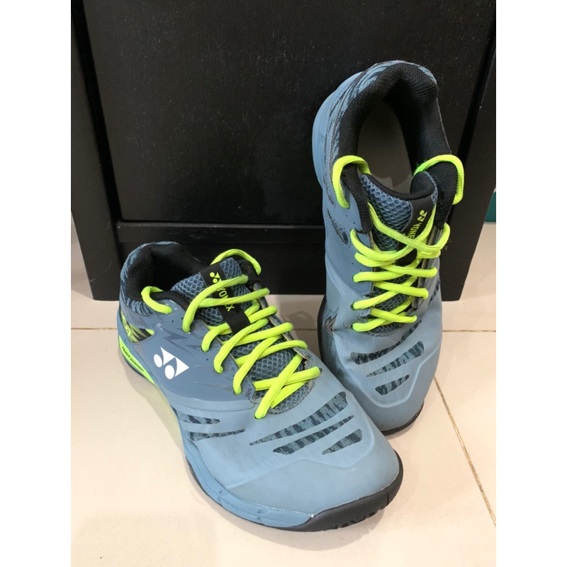 Sepatu Badminton Yonex Shb 57 Ex Grey Power Cushion Second bekas Prelove
