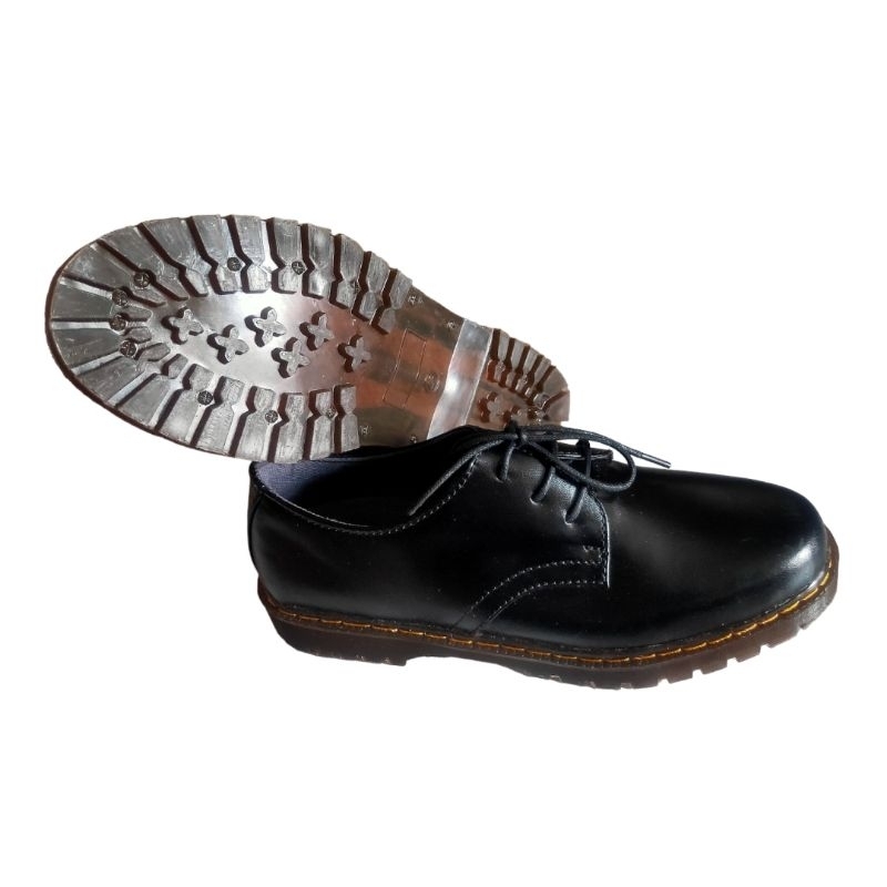 Sepatu Kulit Model Docmart