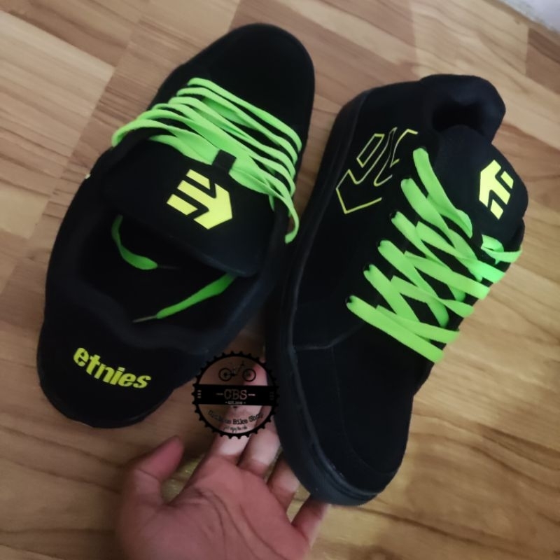 Sepatu skater Sneaker model gemuk kulit asli Suede Not Adio vans