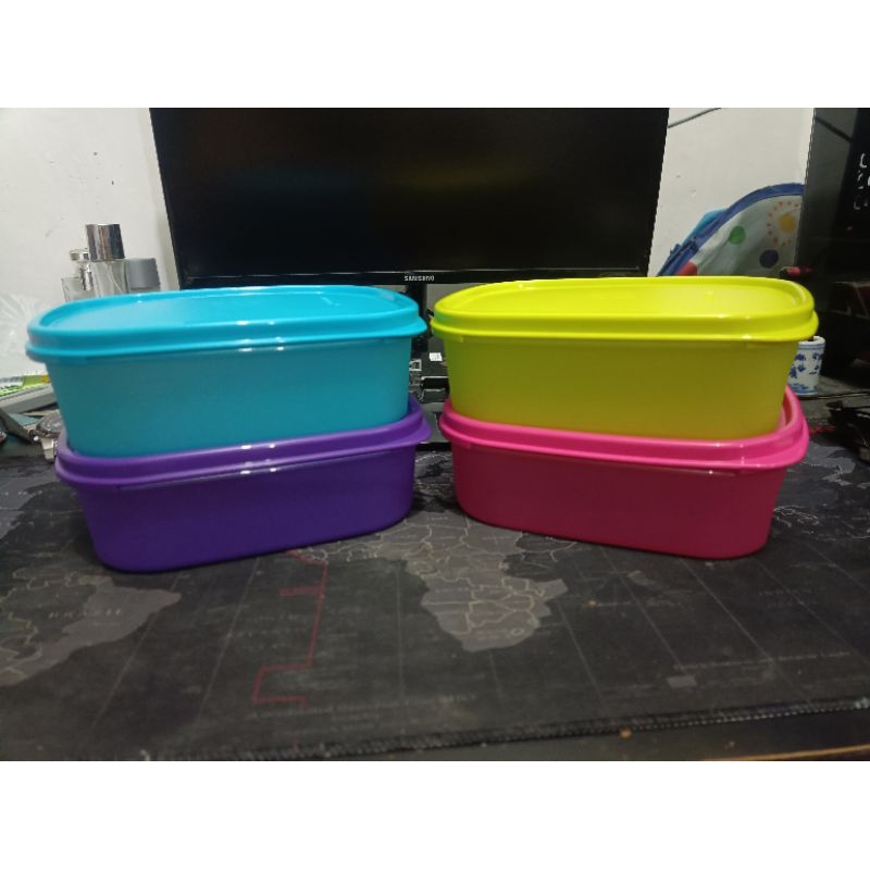 Tempat bekal Tupperware