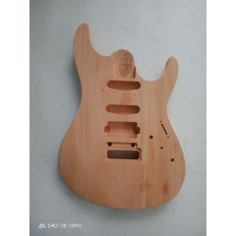 body gitar ibanez az 22 fret