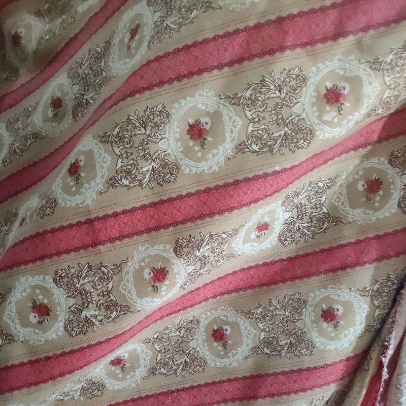 KAIN KILOAN KATUN MOTIF BUNGA MERAH UTUH