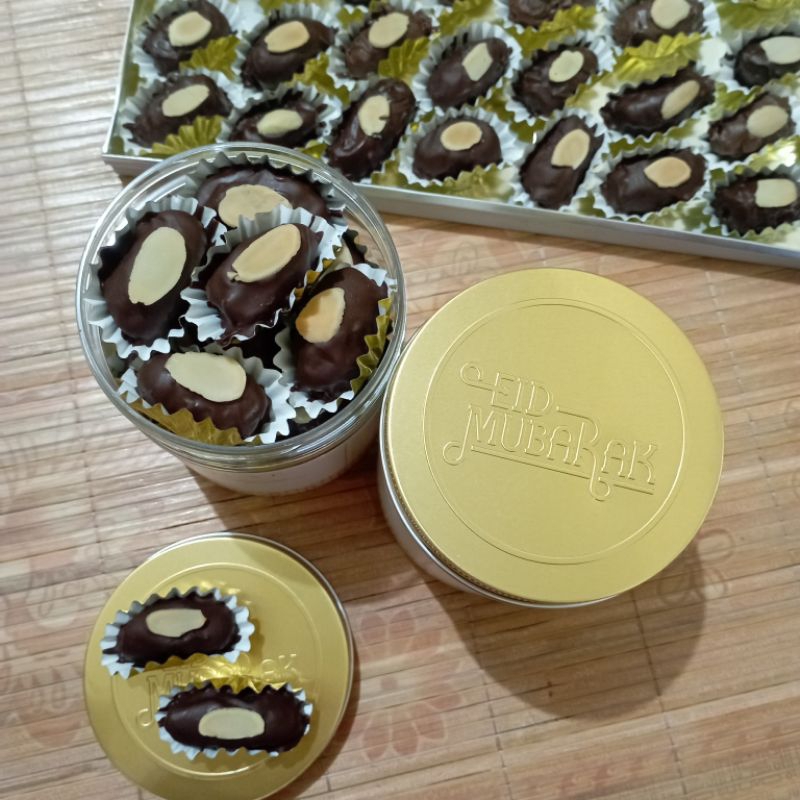 

Kurma Coklat isi Almond
