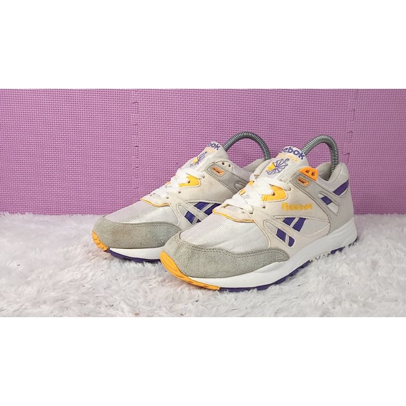 Sepatu reebok ventilator size 36