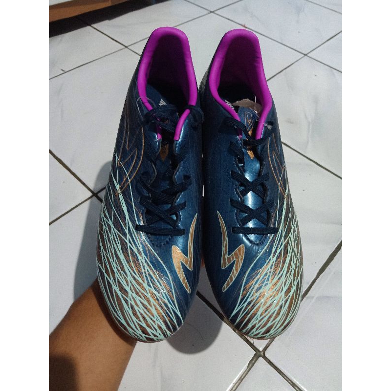 sepatu bola SPECS Alpha nerve original warna langka