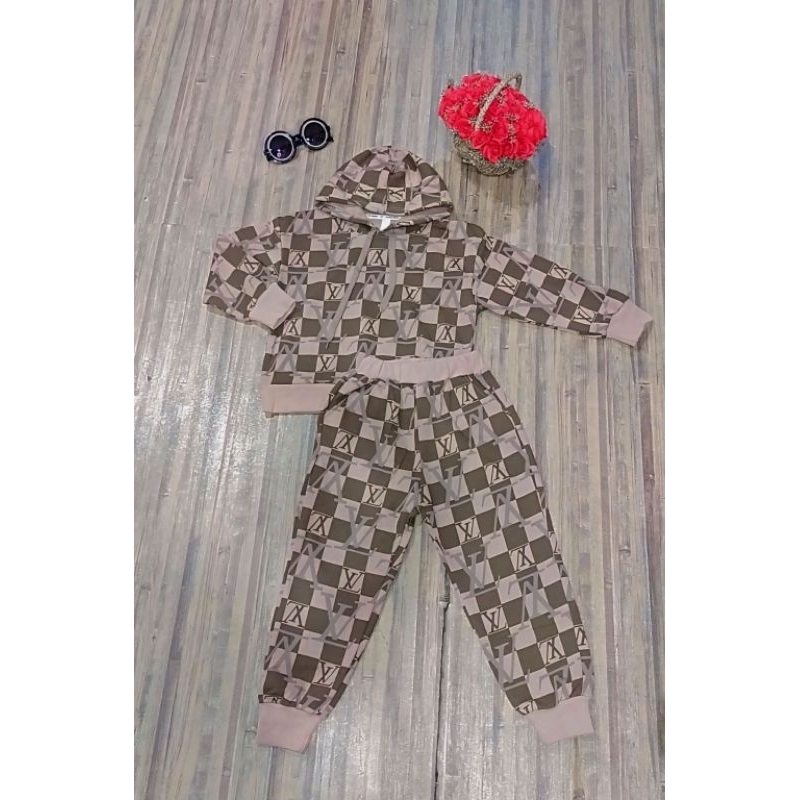 SET SWEATER MOTIF KOTAK KOTAK