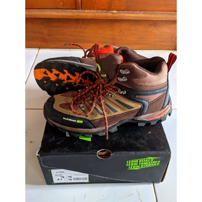 Sepatu Hiking Outdoor Pro Lynk