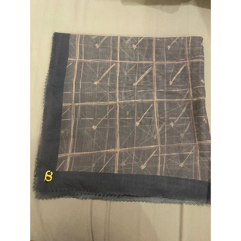 Preloved buttonscarves Louvre Infinity