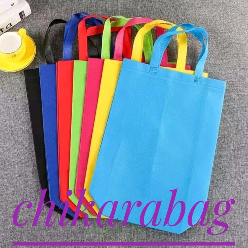 

(12PCS) TAS SOUVENIR SPUNBOND STANDING HANDLLE 30 x 40 x 10 TEBAL 75 GSM