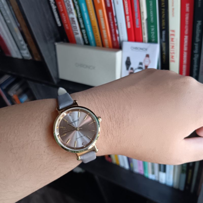 Preloved Chronox Jam Tangan Wanita Ash Grey Gold