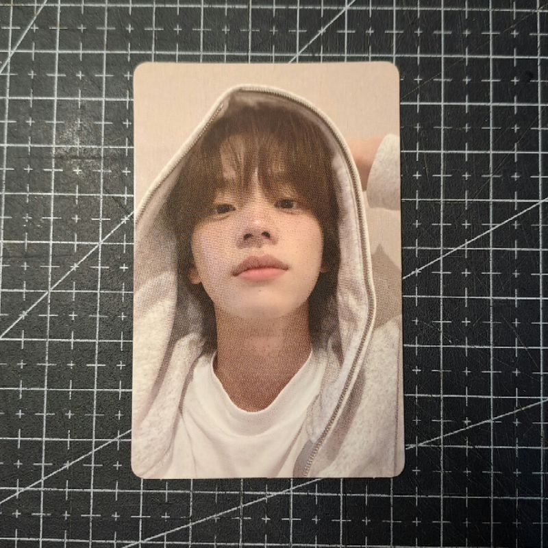 PHOTOCARD SHINYU WEVERSE HOODIE TWS