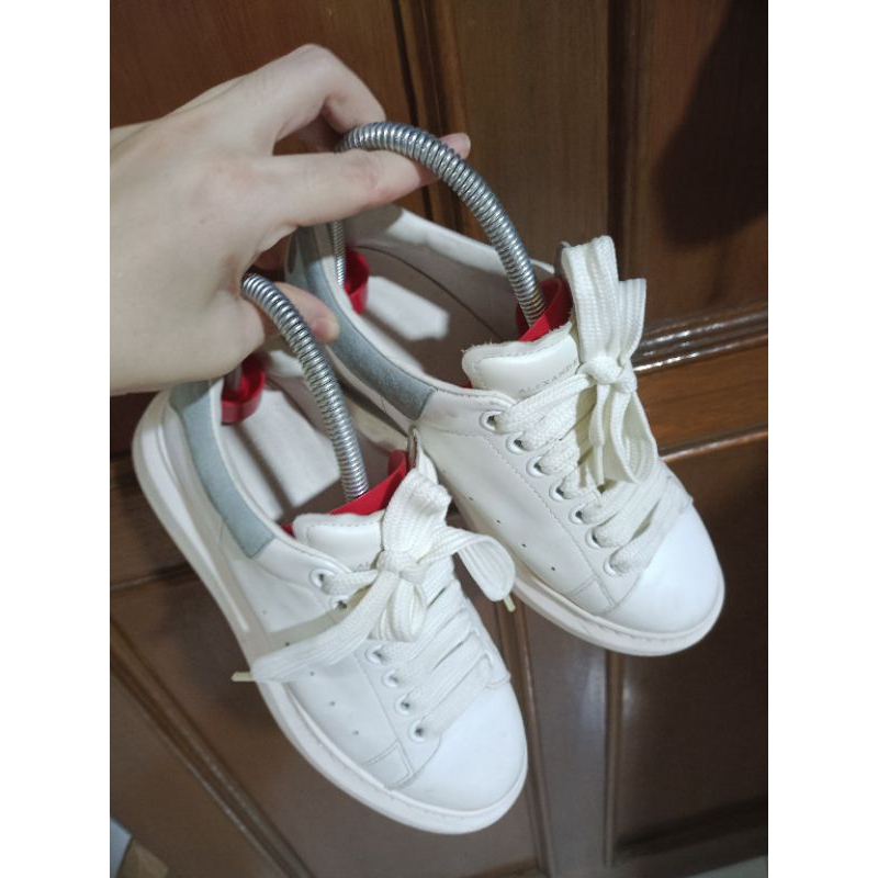 sepatu alex McQueen
