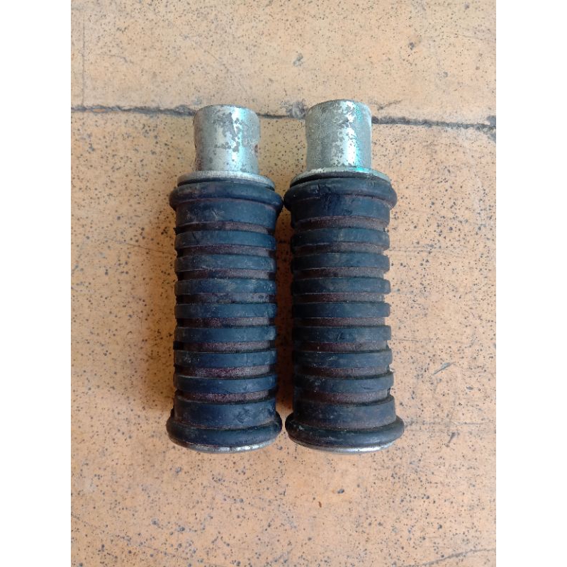 Postep Footstep Belakang Yamaha V75 V80 L2G L2 Super RX100 DT100 RS100