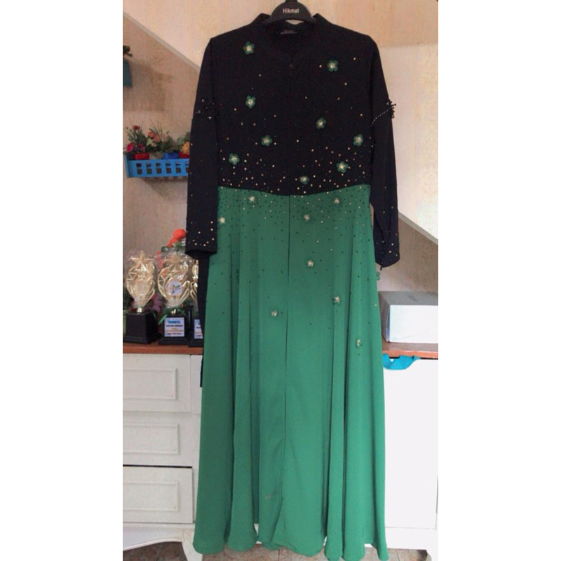 Hikmat Preloved size s