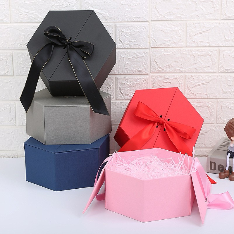 

Kotak kado & Paper Bag Plastik ulang tahun Pernikahan Wedding Birthday Party Pesta Bunga Hadia dll