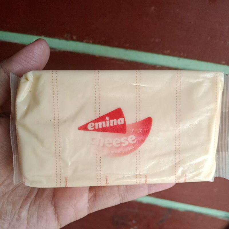 

Keju chedar Emina 165 gram