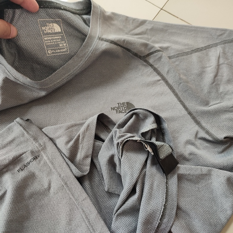 Baselayer The North Face TNF Bahan Quickdry Size M - Pakaian Lari Olahraga Pendaki Pria Wanita - Out