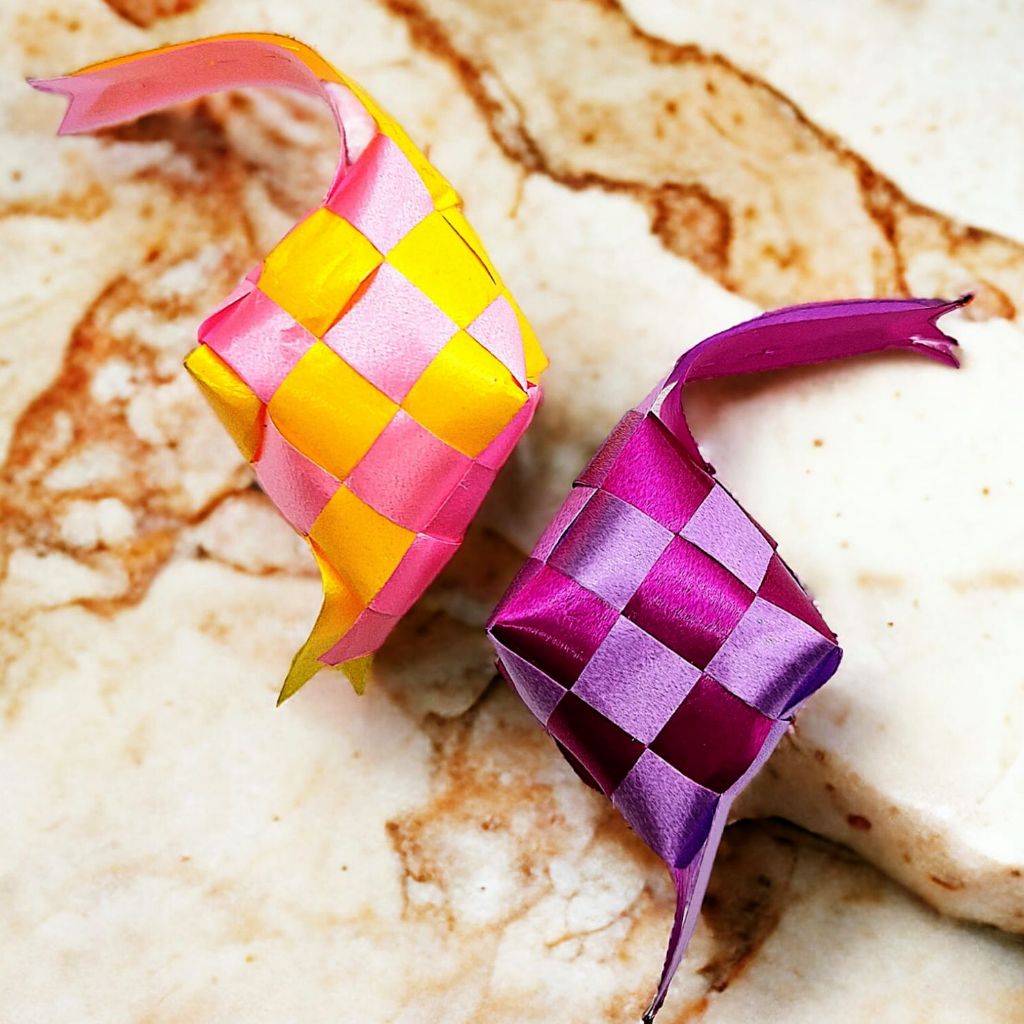 

Pita Ketupat Lebaran Kecil 3.5 cm - SFO Semarag Offiial