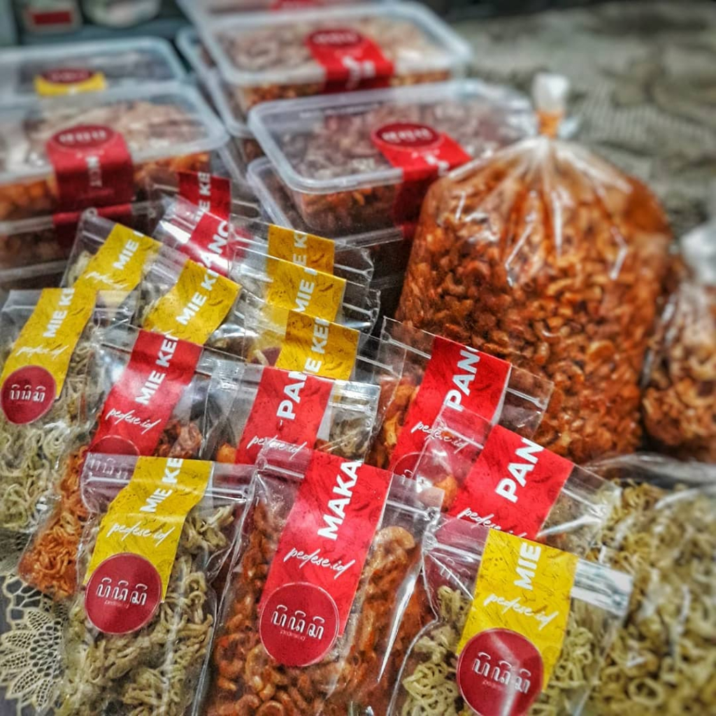 

MIE KREMES | MIE LIDI | MAKARONI | PANGSIT | JAJANAN PEDES KHAS MALANG | RASA PEDES ASYINN DAN PEDES HUHAH KEMASAN POUCH