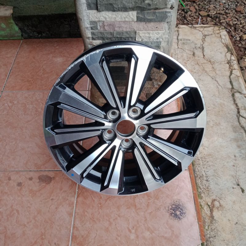 velg Avanza type G tahun 2023 original.