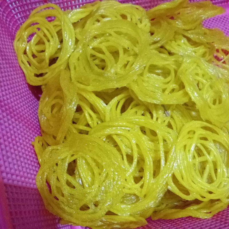 

KERUPUK MIE KUNING MIRENG 250 GRAM
