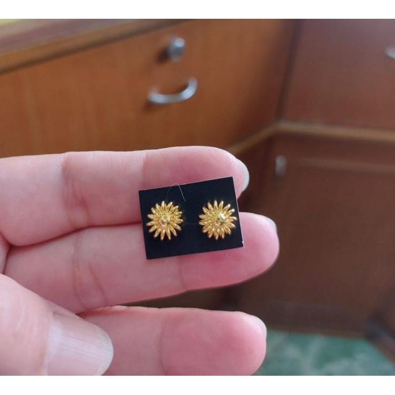 24k anting bunga matahari emas 99.99% berat 1 gram.