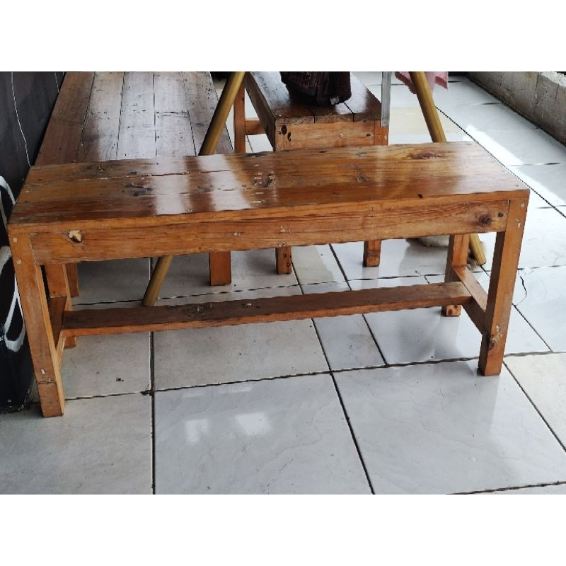 meja dan bangku bekas angkringan