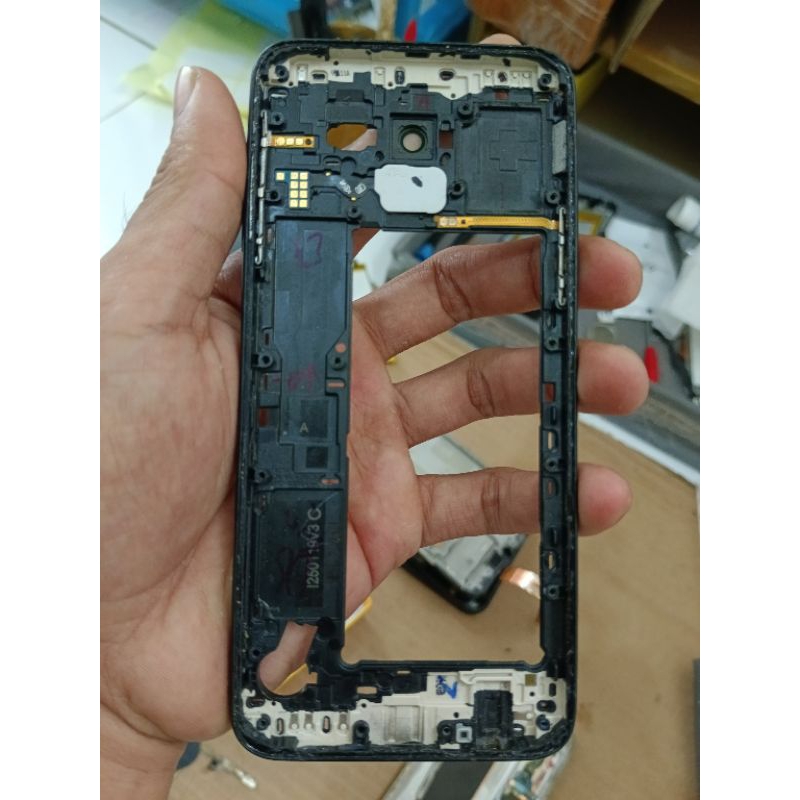 TATAKAN / TULANG TENGAH LCD SAMSUNG J600G ORIGINAL!!