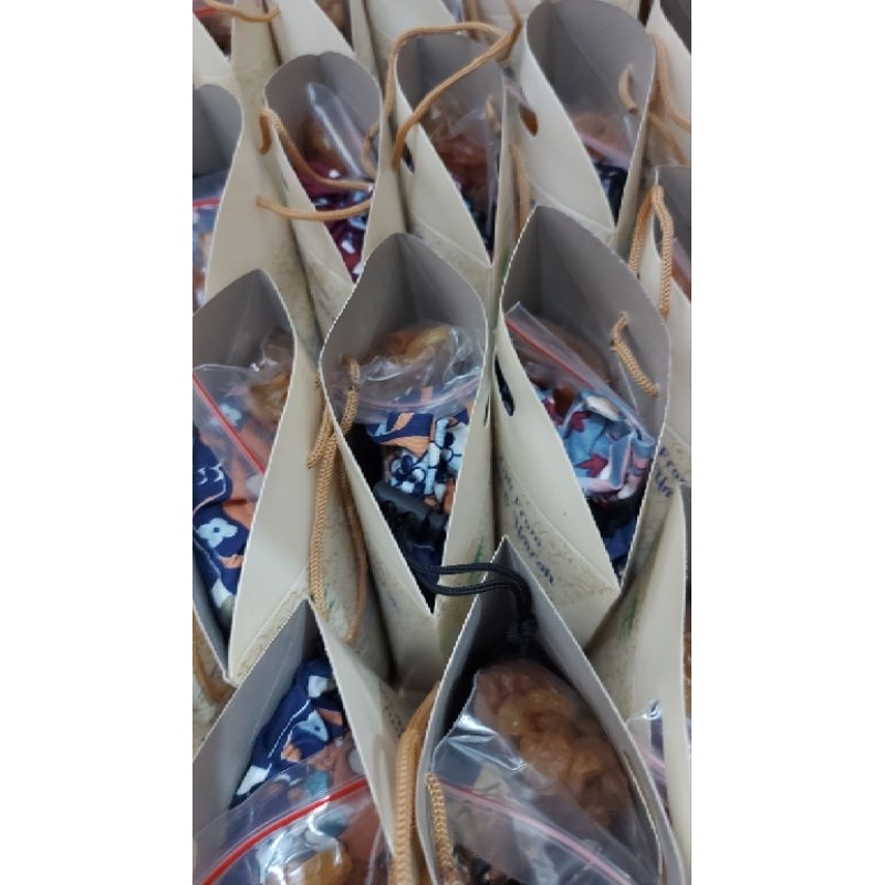 

Paket oleh oleh ekonomis khusus kak lela
