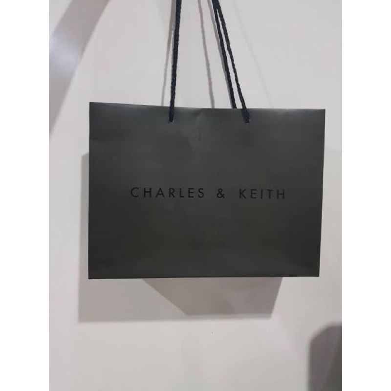 

Paperbag branded Charles&Keith , Zara , Buttonscarves , Urban&Co