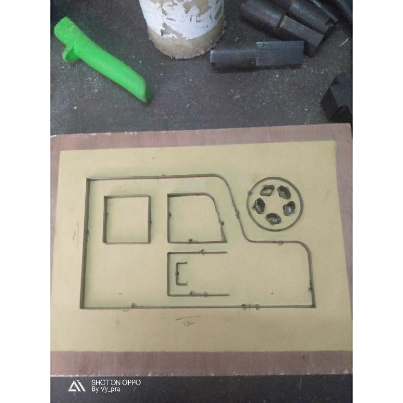 

Custom Cetakan Rumah kelomang