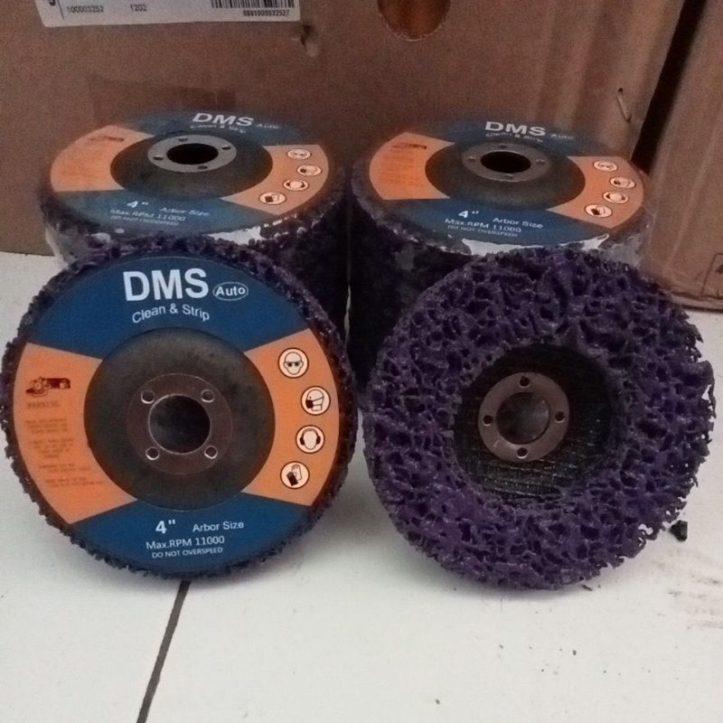 Clean & Strip DMS PREMIUM / Scotch Brite 4inch / Pembersih Dempul, Cat dan Karat / Amplas Gerinda
