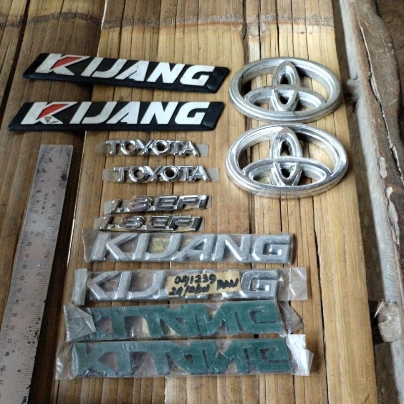 emblem toyota kijang lgx Efi logo toyota stok lawasan kwalitas original