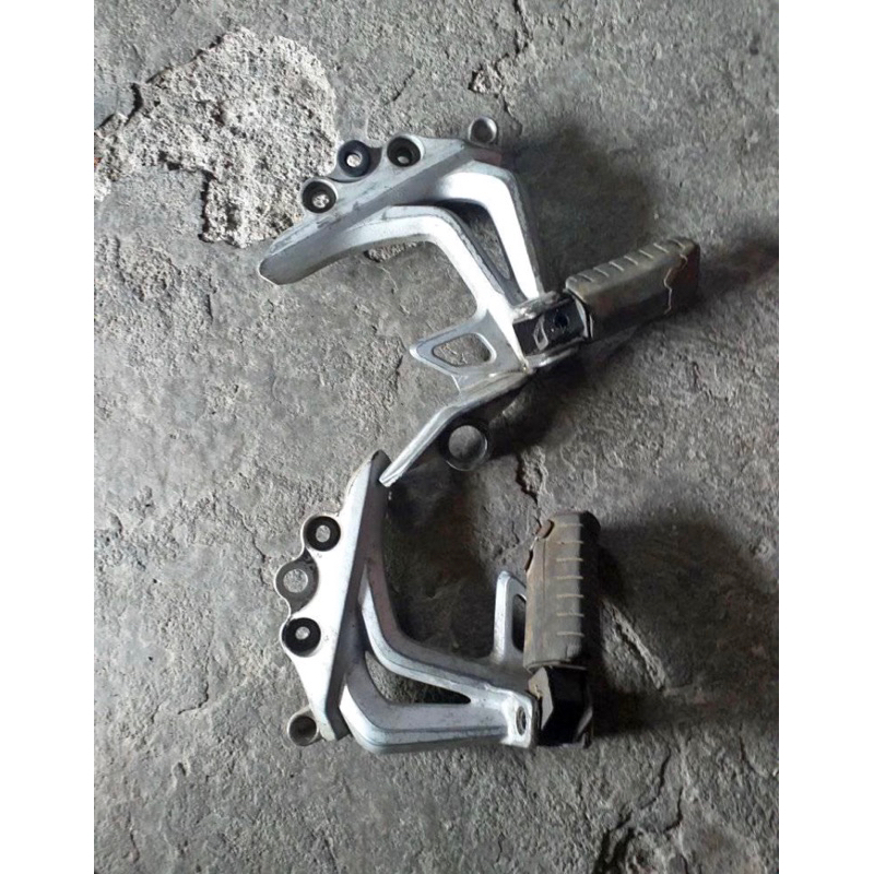 postep/bustep pijakan kaki belakang Yamaha Jupiter Z1 PNP Jupiter ZX PNP Lorenzo ORI copotan