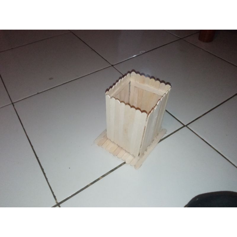 

tempat pensil dari stik eskrim