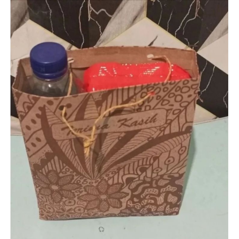 

PROMO MURAH!! 100PCS PAPERBAG UKURAN 21×17×5/ TAS KERTAS MOTIF BATIK MODERN