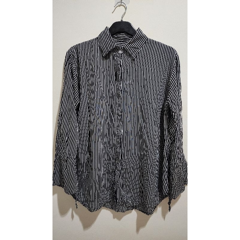 Preloved Kemeja Blouse Wanita Motif Garis Salur
