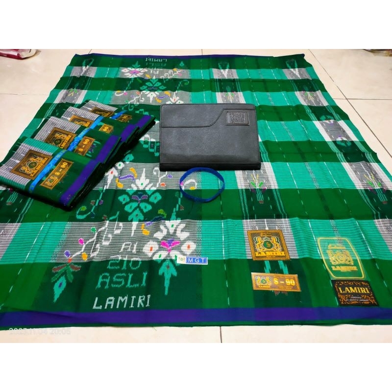 Sarung Lamiri FuLL Sutra Motif Kotak