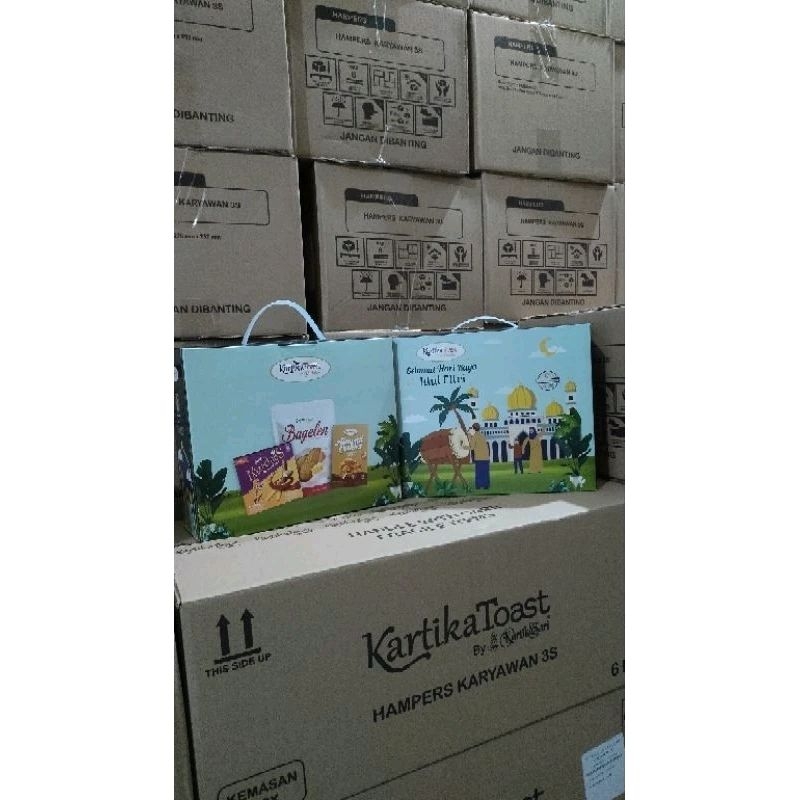 

HAMPERS Kartika Sari isi 3s KUKIS KHUSUS KARTONAN ISI 6 HAMPERS