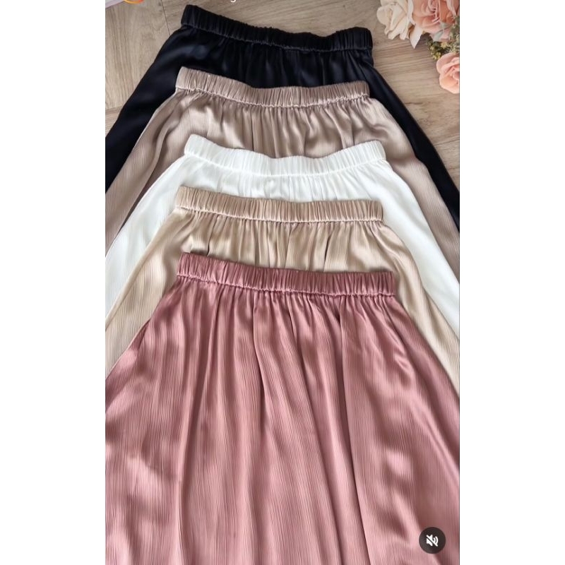 Rumi shimmer skirt by kienka.official