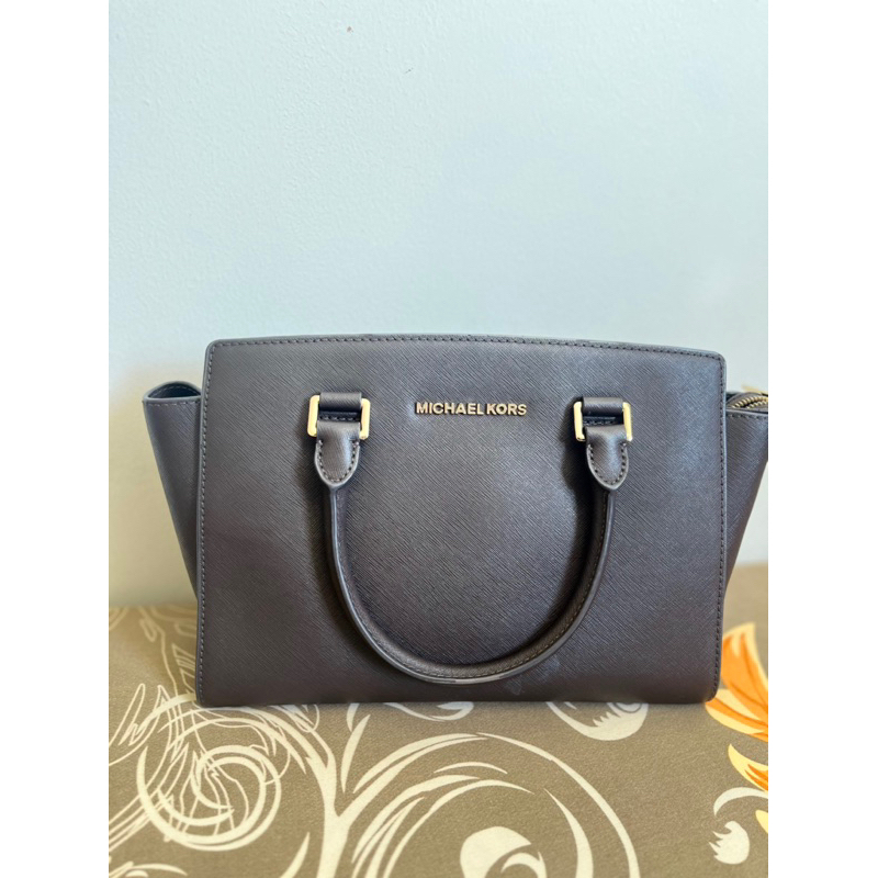 PRELOVED MICHAEL KORS SELMA MEDIUM COFFEE COLOR. 100% AUTHENTIC DIJAMIN