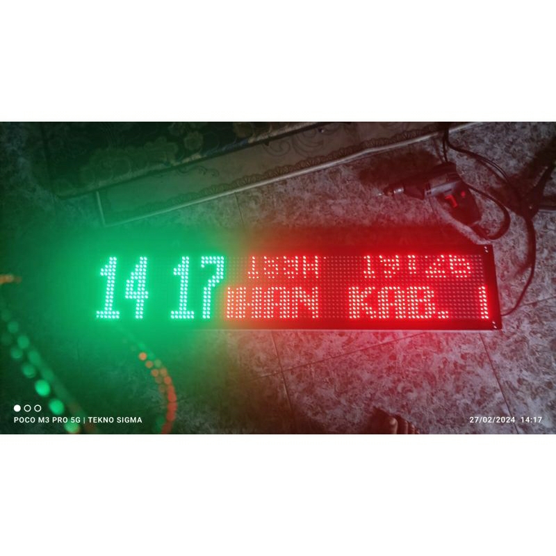 (Guncang 8.8) Jam masjid running teks P10 OUTDOR HIJAU MERAH 101 x 21cm