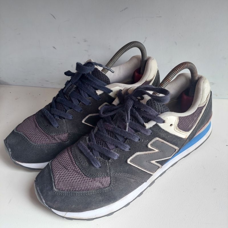 sepatu sneakers second merk New balance 574 size 43(28cm)