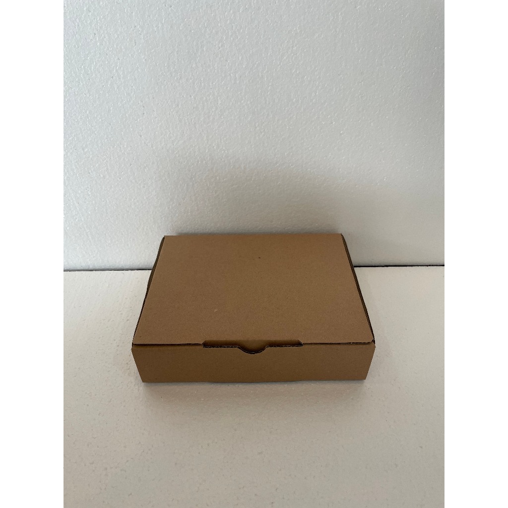 

Kardus Box Packing 20 x 15 x 5cm - Diecut Single Wall 20x15x5cm Dus Packing