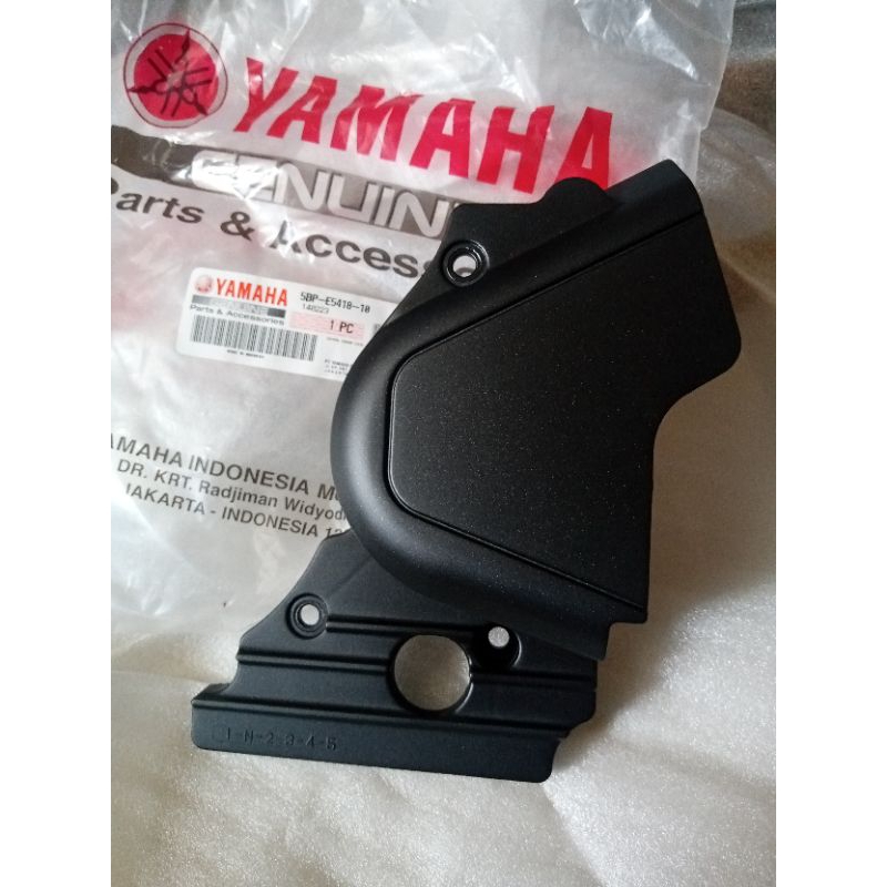 Tutup gir depan Scorpio hitam